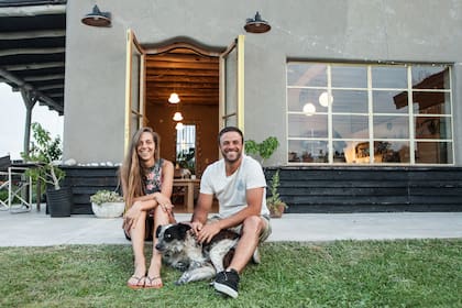 Gabriela y Matías son los fundadores de La'Pai, una ONG que trabaja para la alimentación sana, la construcción sustentable y la promoción de una vida equilibrada