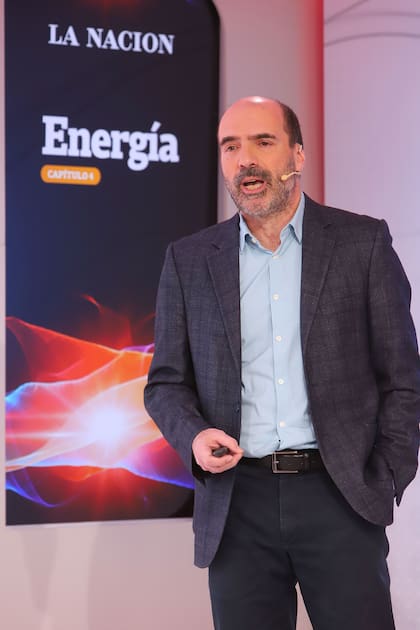 Gadano destacó el papel de la industria del petróleo y el gas en la economía argentina