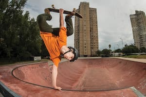 Gael Dobar, de 15 años, vive en Villa Lugano y tiene proyección internacional en el mundo del skateboarding