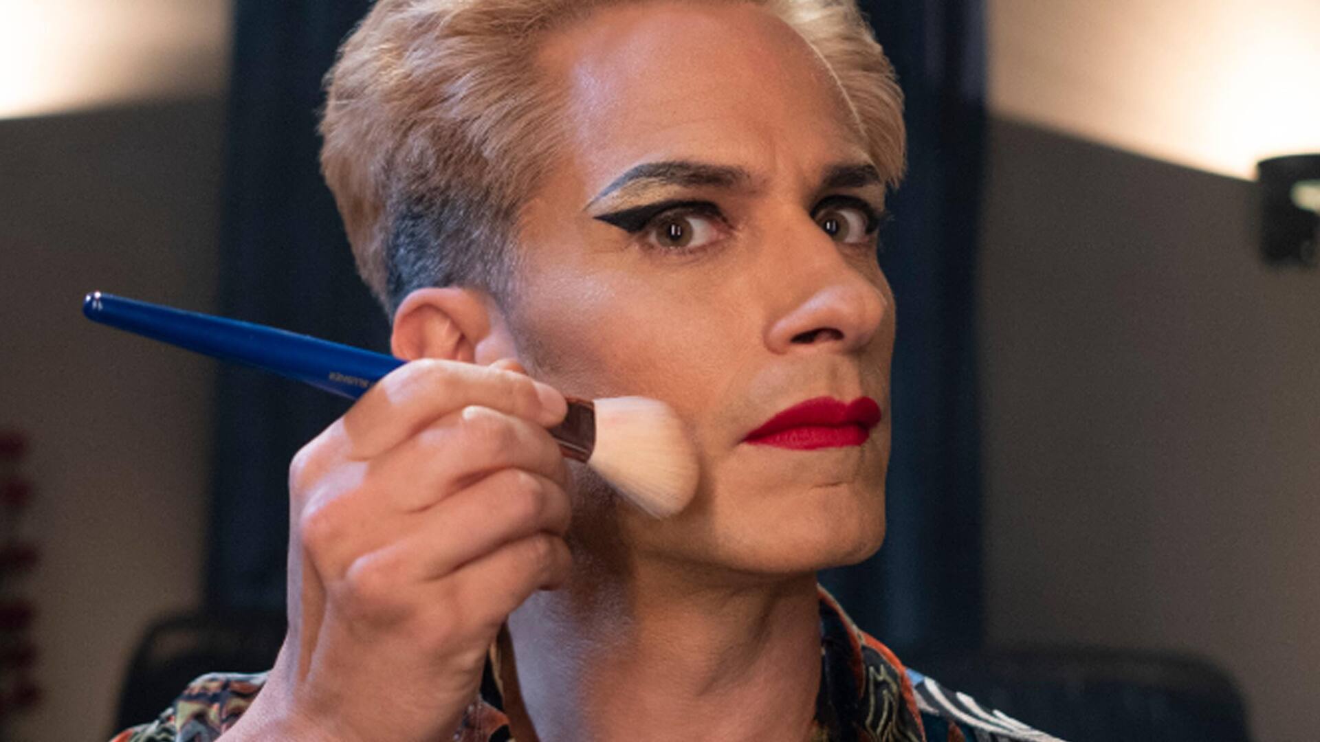 Gael García Bernal, en la piel de Cassandro, un excéntrico personaje del que se puede conocer su historia en la nueva producción de Prime Video