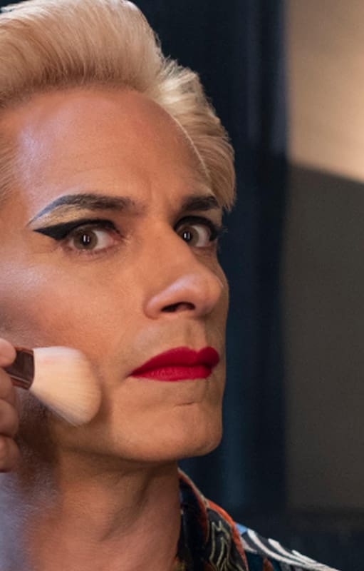 Gael García Bernal, en la piel de Cassandro, un excéntrico personaje del que se puede conocer su historia en la nueva producción de Prime Video