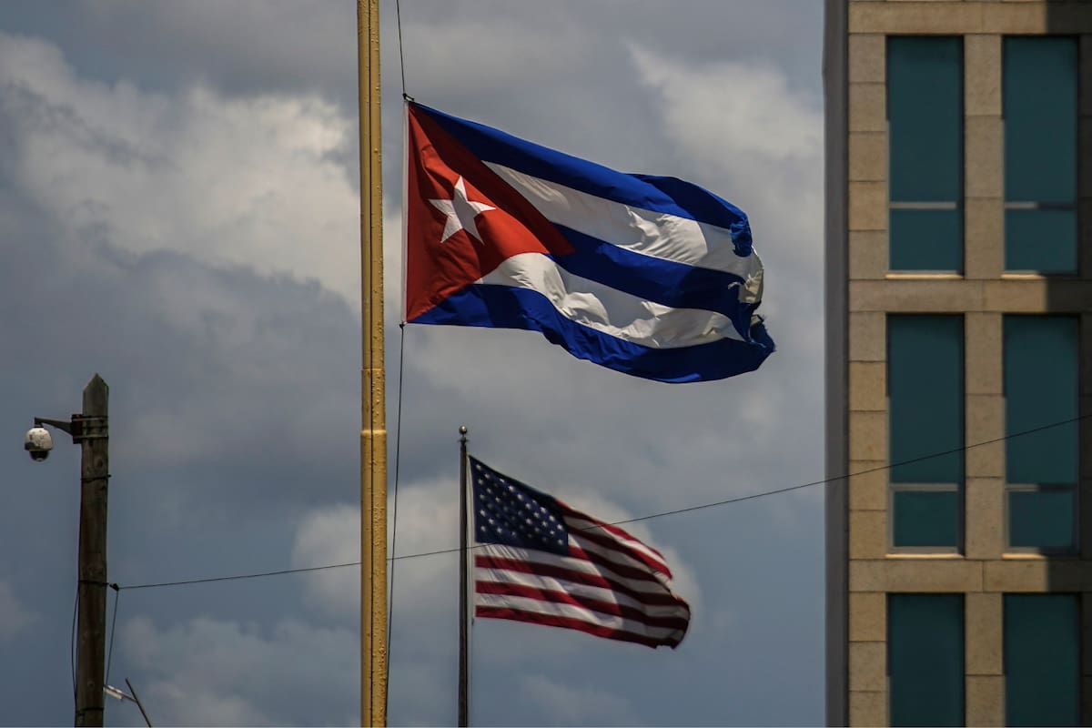 GAESA opera como el núcleo de la economía cubana, al controlar el turismo, las tiendas dolarizadas y el sector financiero bajo el mando militar