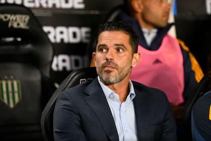 Gago, en la cancha de Banfield