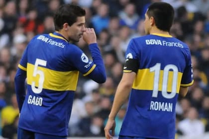 Gago y Riquelme, en su época de jugadores, en 2014: ahora se encuentran en el rol de DT y presidente, respectivamente
