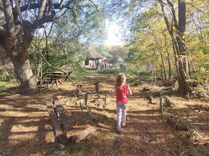 Gaia, de 4 años, se crio en la villa ecológica