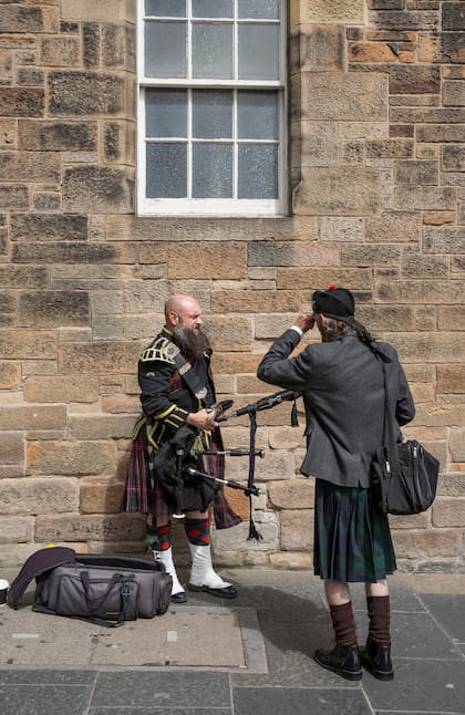 Gaiteros callejeros en Edimburgo.