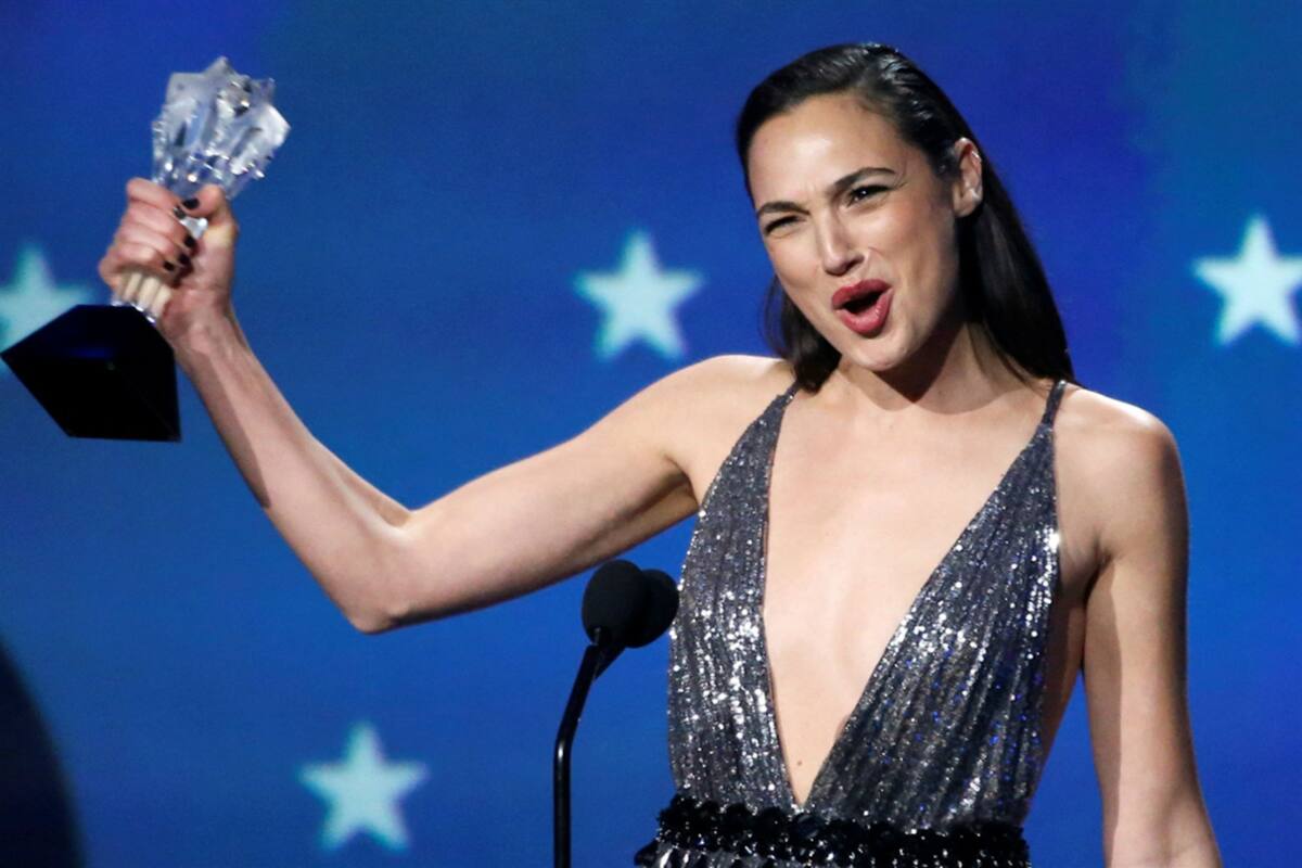 Gal Gador en la última edición de los Critic´s Choice. En esos premios la actriz fue distinguida con el premio SeeHer, que reconoce el trabajo de las mujeres en la industria del cine.
