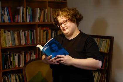 Gal pasó a "lectura fácil" textos de Ana Frank, Agustina Caride, Horacio Quiroga, Oscar Wilde y Daniel Defoe, entre otros