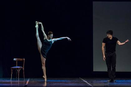 La nueva creación del coreógrafo Julio López, "Nora", busca condensar en poco más de dieciséis minutos el clima de opresión y ruptura de la que podría considerarse la primera historia feminista del teatro. Con Marianela Núñez y Alejandro Parente