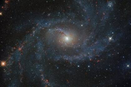 La NGC 6946, cuya imagen fue captada por el telescopio Hubble de la NASA, experimentó 10 supernovas hasta el momento, lo que le valió su apodo de "galaxia de los fuegos artificiales"