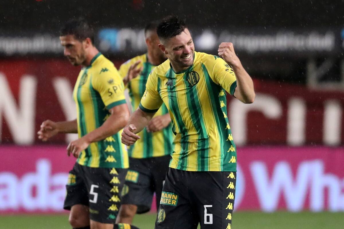 Galeano celebra su gol ante Argentinos jrs