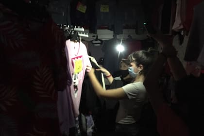 Las galerías comerciales del Barrio de Flores sufrieron el corte total de luz