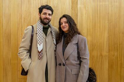 Galeristas de todas partes del país se acercaron a celebrar el aniversario. Beto Villa, de Constitución, y Chloe Stein, de Ohno Gallery