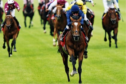 Galileo, en acción; ganó sus primeras seis carreras en las pistas