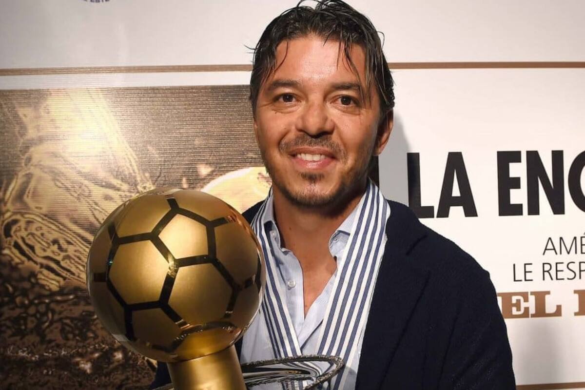 Gallardo, con el premio que otorga el diario El País