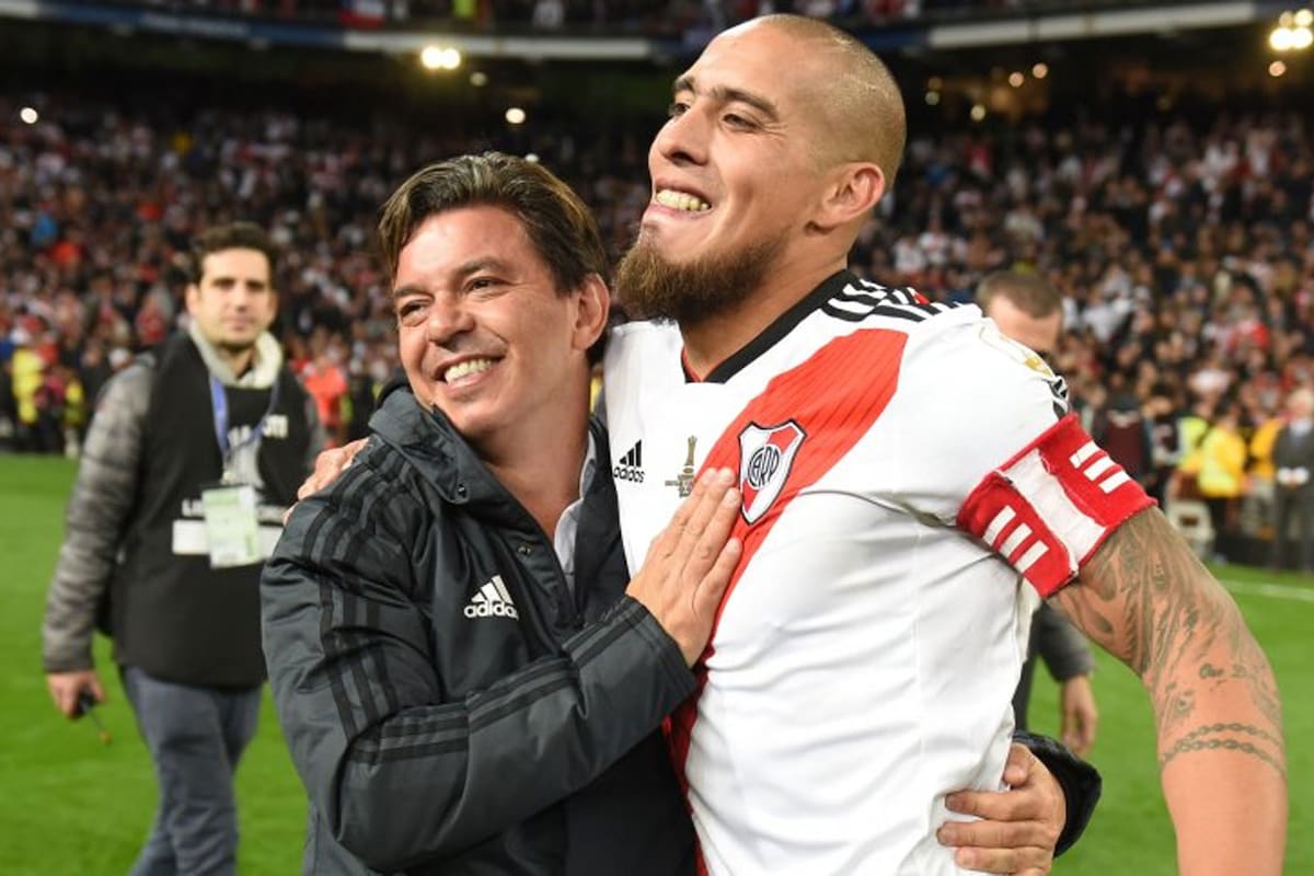 Gallardo con Maidana, su emblema: el defensor es el que hace más tiempo está en el club