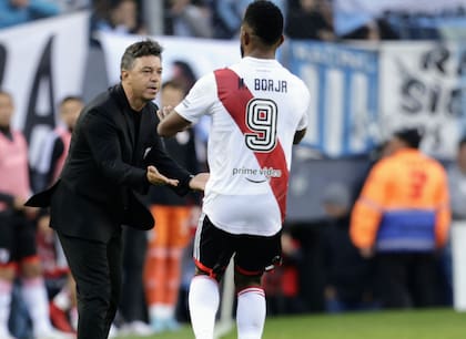 Gallardo felicita a Borja, autor de los dos goles de River