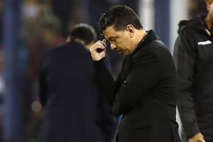Gallardo, pensativo; el DT buscará motivar de nuevo a un plantel que se quedó lejos del gran objetivo de la temporada