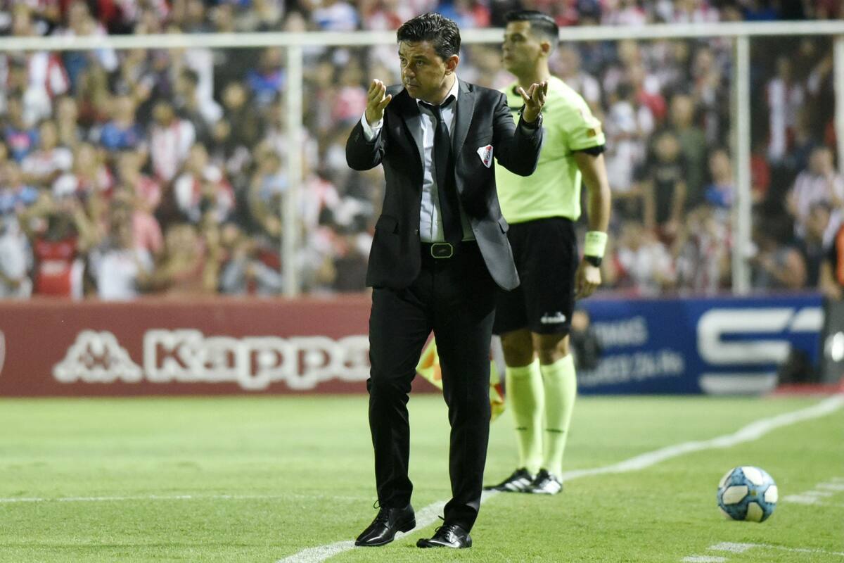 Gallardo sacó a Martínez Quarta antes de la media hora de juego y dio las razones de su determinación