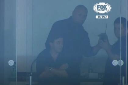 Gallardo y la polémica con el handy en el palco