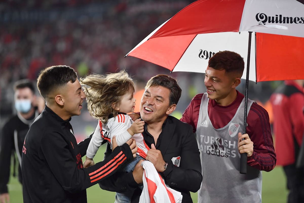 Gallardo y tres de sus hijos, en plena celebración