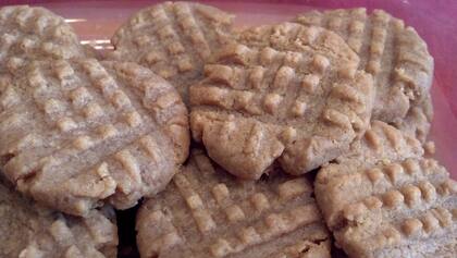 Galletitas blandas: al estar expuestas, con el pasar de los días, van captando agua del ambiente y, por la presencia de la sacarosa, pasan a tener una textura blanda