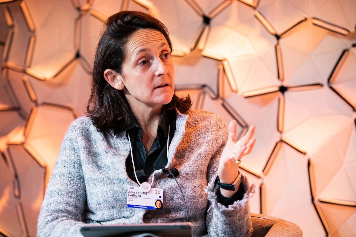 Galloni, de 47 años, se licenció en la Universidad de Harvard y en la London School of Economics. Regresó a Reuters en 2013 tras unos 13 años en The Wall Street Journal