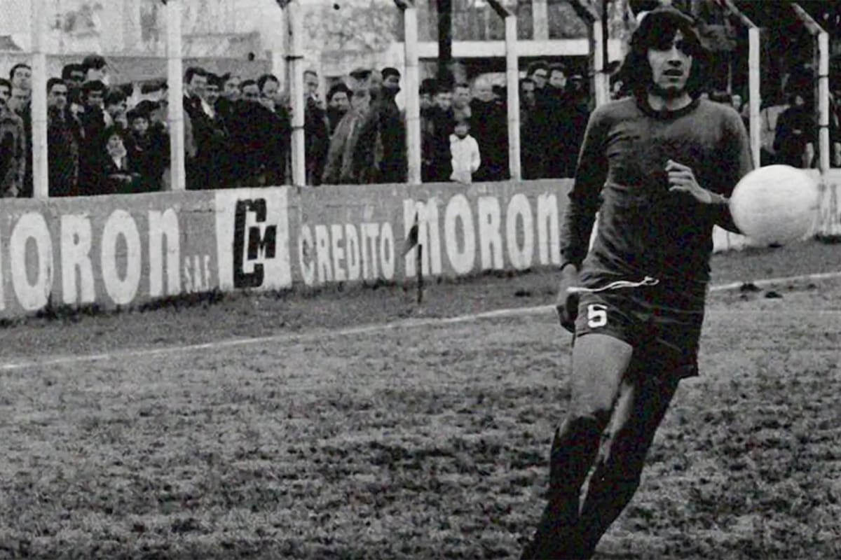 Gambeta, panorama, inteligencia: virtudes de Carlovich, un número 5 que jugaba como si fuera un 10.