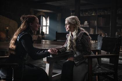 Reunión cumbre. Sansa y Daenerys forjaron una débil alianza ante la inminencia de la llegada del ejército de la noche a Winterfell
