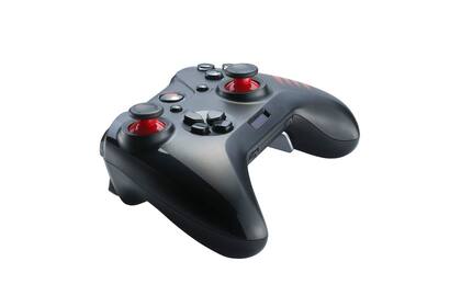 Bajo control. Una opción para los pequeños gamers de la casa es el nuevo control de juego CAT 7, de Verbatim. Es para PC y tiene una pantalla OLED para personalizar el juego ($16.999).