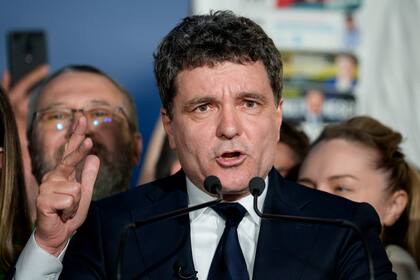 Ganador de elecciones en Rumania ahora debe lidiar con profundas divisiones