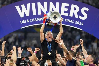 Ganador de la Champions League con PSG, el asturiano Luis Enrique es el máximo favorito a quedarse con el premio Johan Cruyff al mejor entrenador del año que entrega la revista France Football