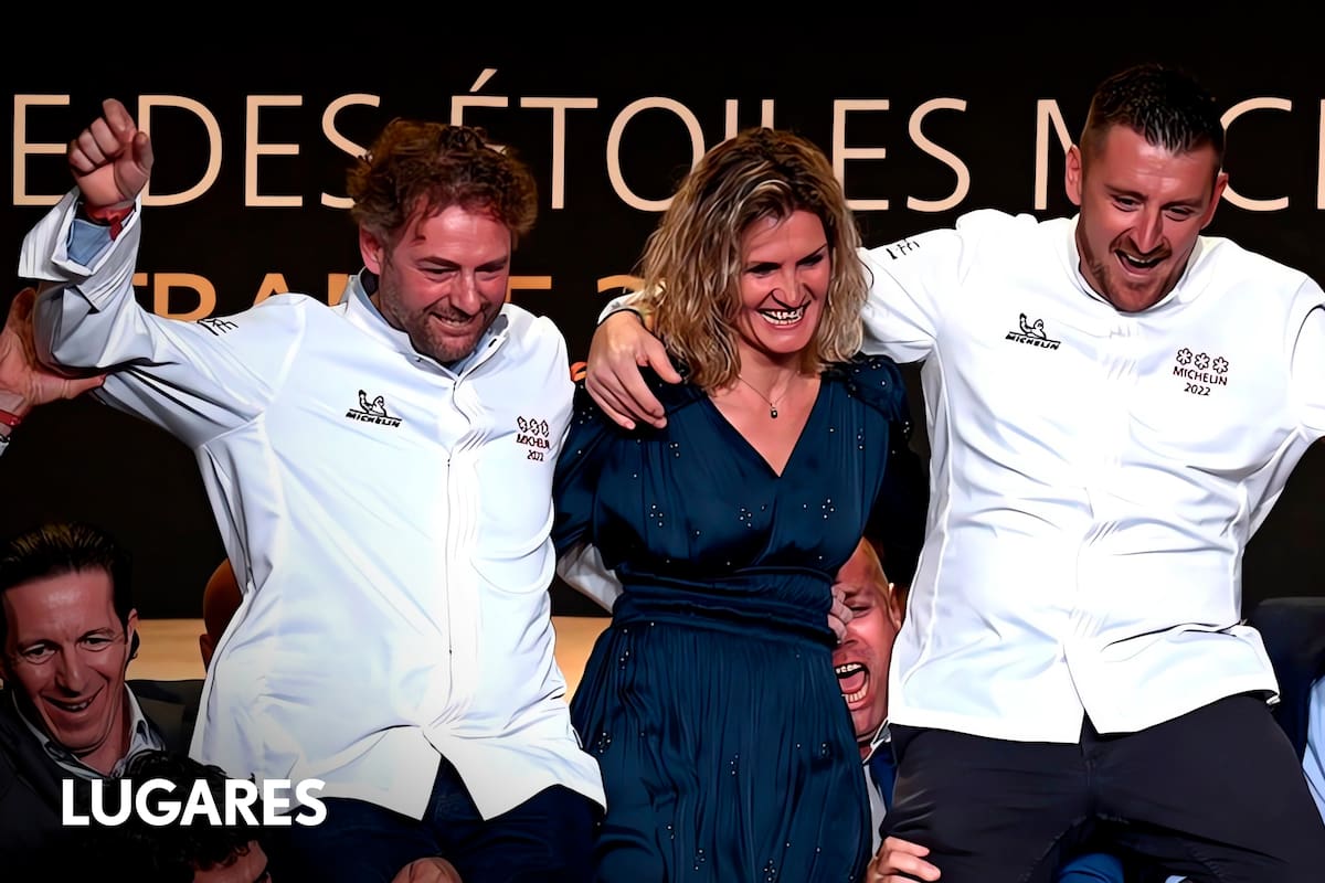 Ganadores franceses durante la ceremonia de premiación 2022.