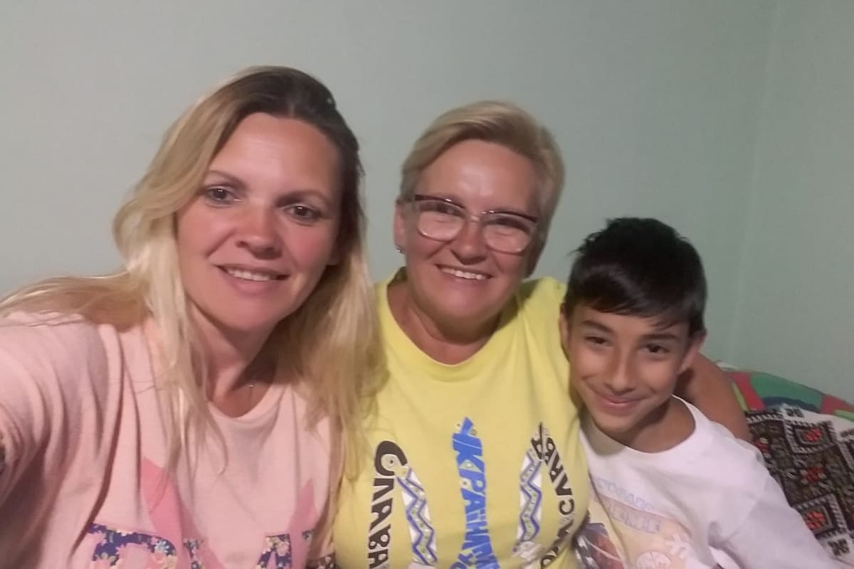 Ganna junto a su hija Nadia y su nieto que viven en Villa La Angostura (Neuquén)