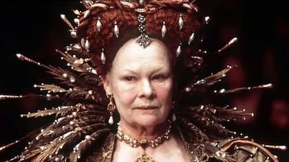 Ganó un premio Óscar a la mejor actriz de reparto por su interpretación de la reina Isabel I en "Shakespeare in Love" en 1999