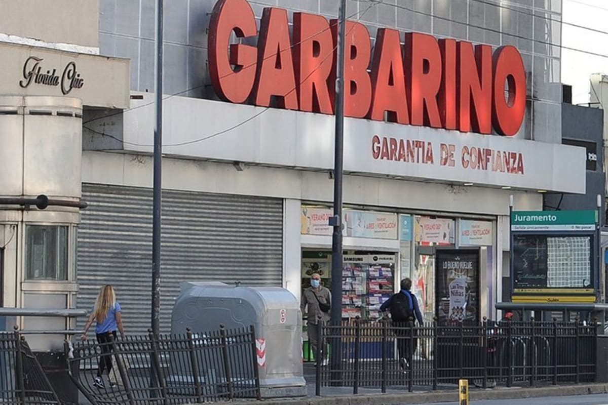 Garbarino hoy tiene todos sus locales cerrados y la intención de los dueños de la empresa es quedarse con menos de un tercio de sus empleados y concentrarse en el negocio de la venta online