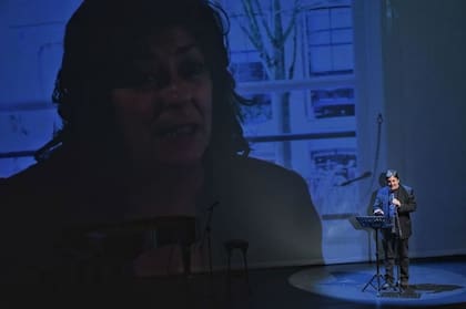 García Montero en la ceremonia de entrega a Almudena Grandes del título de Hija Predilecta de Madrid, en el Teatro Español el 13 de junio de 2022 en Madrid