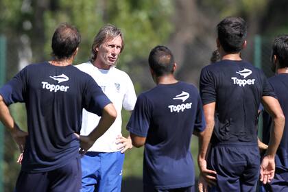 Gareca, en una práctica velezana en su primer ciclo al frente del equipo