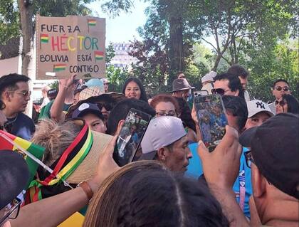 Garibay, entre el público boliviano que se acercó a París para apoyarlo