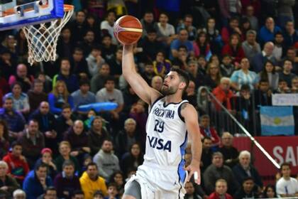 Garino, autor de 20 puntos, 4 robos y 3 asistencias en la victoria albiceleste en San Juan