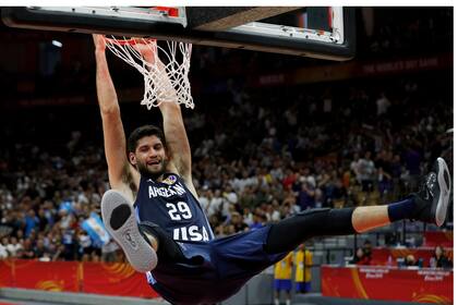 Garino con la volcada del final para sellar el primer puesto del Grupo B.