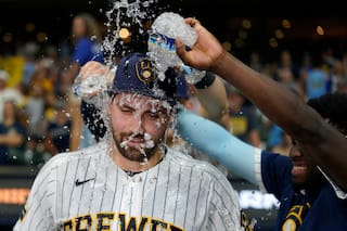 Garrett Mitchell y Cerveceros atacan temprano para derrotar 13-9 a Rojos