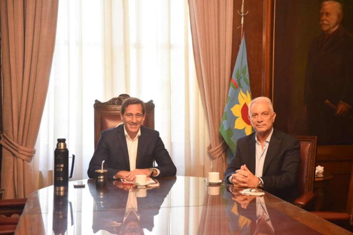 Garro y Alak, el 8 de noviembre, cuando se reunieron en la intendencia platense para dialogar sobre la transición
