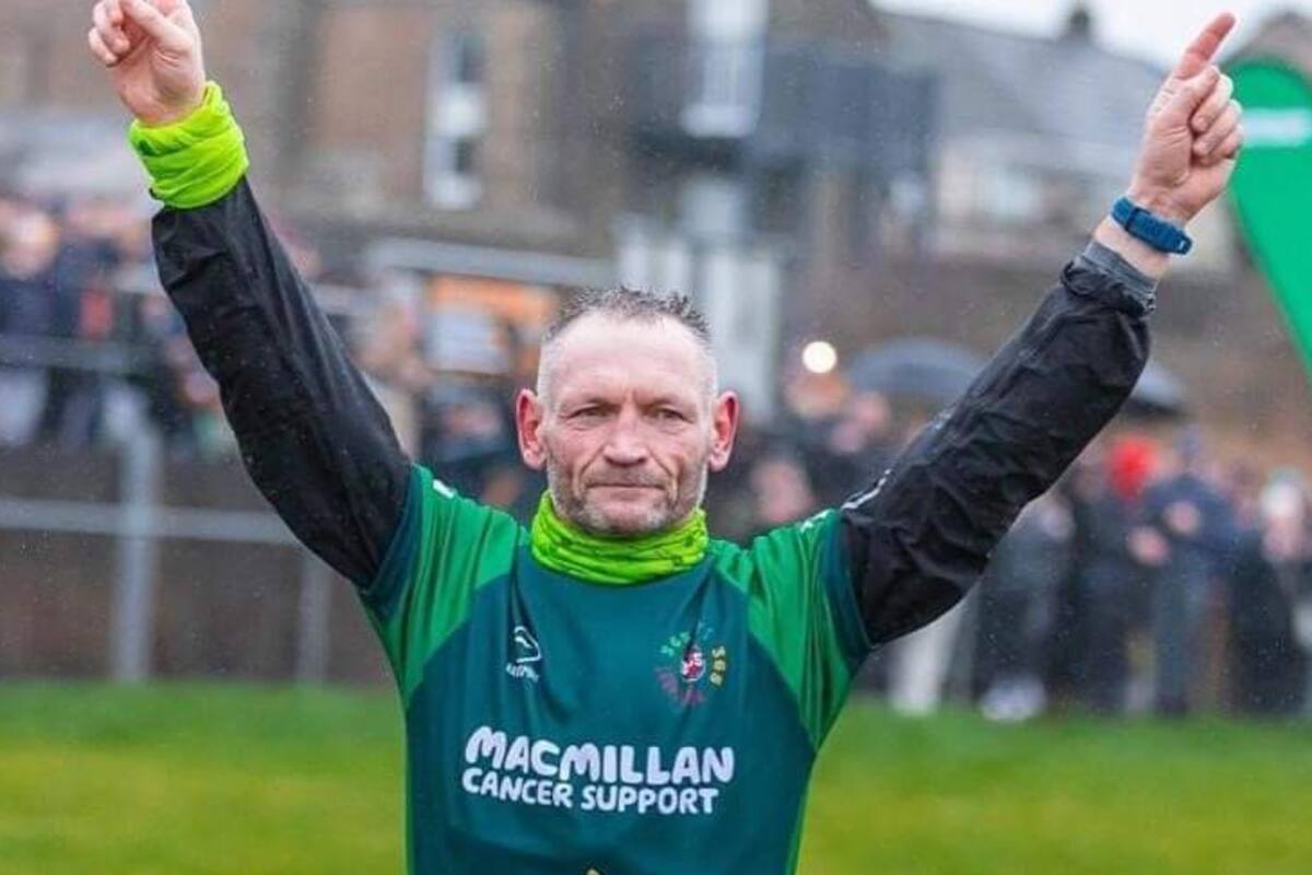 Garry McKee y la satisfacción del objetivo cumplido (Twitter @Marathon_Man365)