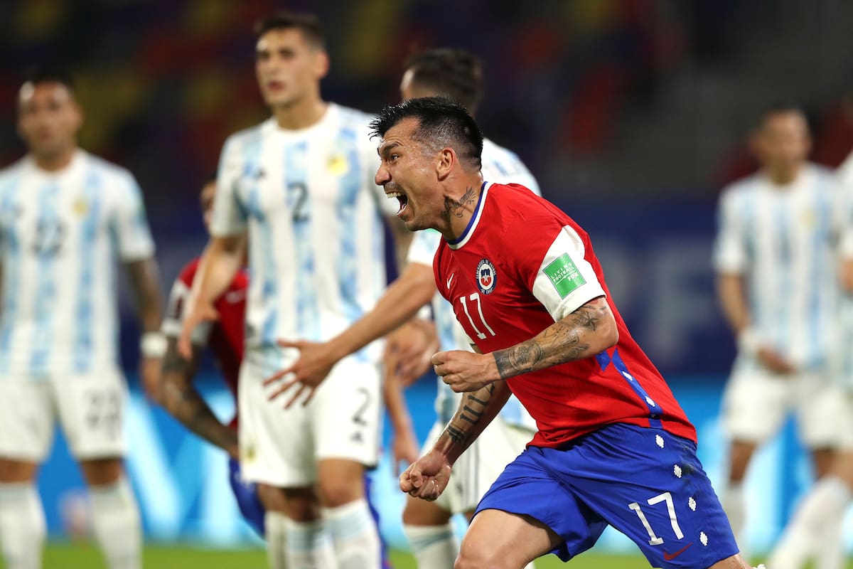 Gary Medel comentó que todo el plantel de la Roja eligió por llevar el duelo ante Argentina a la altura de Calama