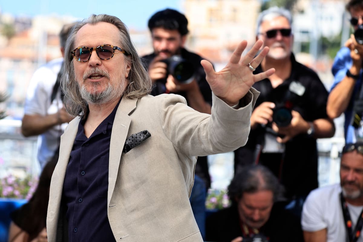 Gary Oldman este año en el festival de Cannes durante la presentación de su más reciente Parthenope, de Paolo Sorrentino