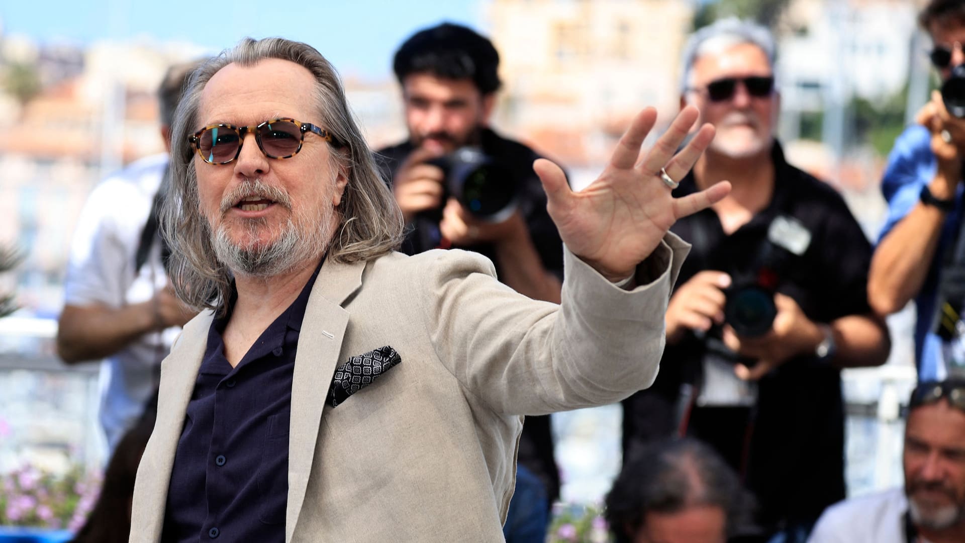 Gary Oldman este año en el festival de Cannes durante la presentación de su más reciente Parthenope, de Paolo Sorrentino