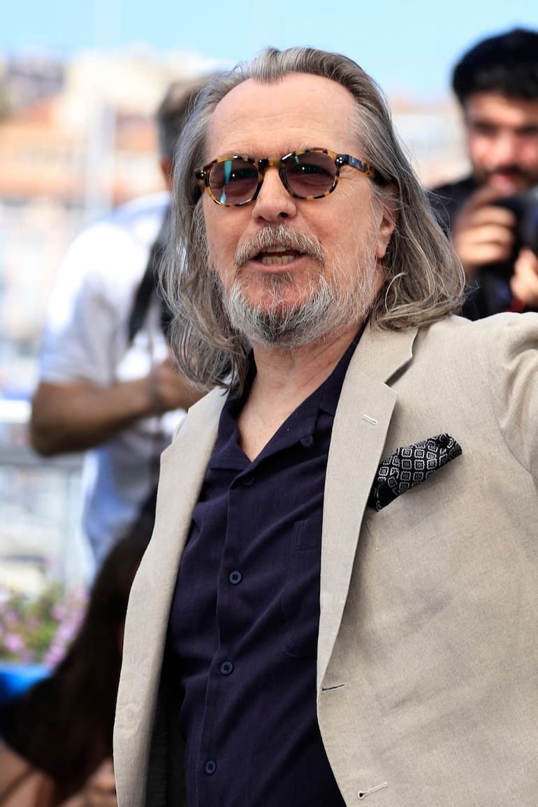 Gary Oldman este año en el festival de Cannes durante la presentación de su más reciente Parthenope, de Paolo Sorrentino