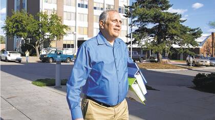 Gary Reece, de 61 años, perdió su empleo en 2008 y posteriormente volvió a la universidad para terminar sus estudios.