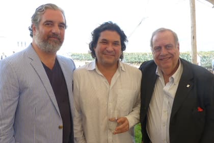 Gastón Acurio con amigos